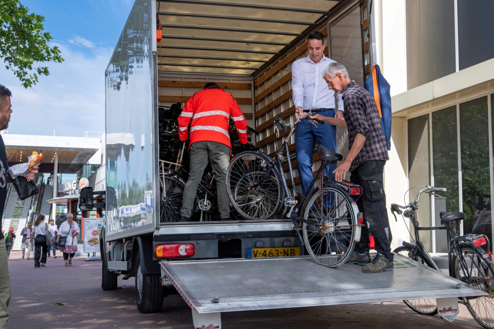 Wrak- en weesfietsen naar maatschappelijke organisaties