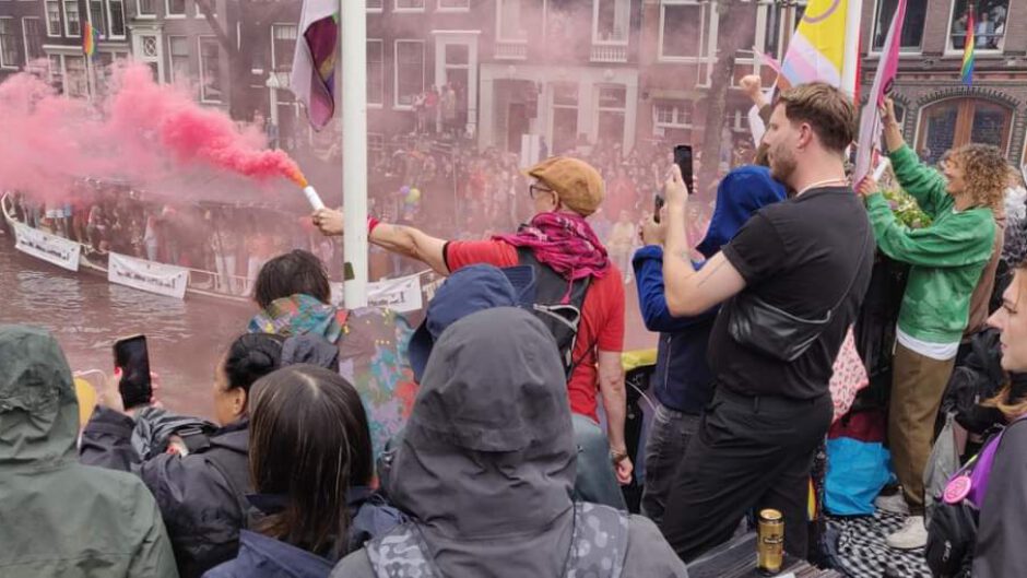 Klimaatactivisten Extinction Rebellion houden mars vanuit Alkmaar naar A12-protest in Den Haag