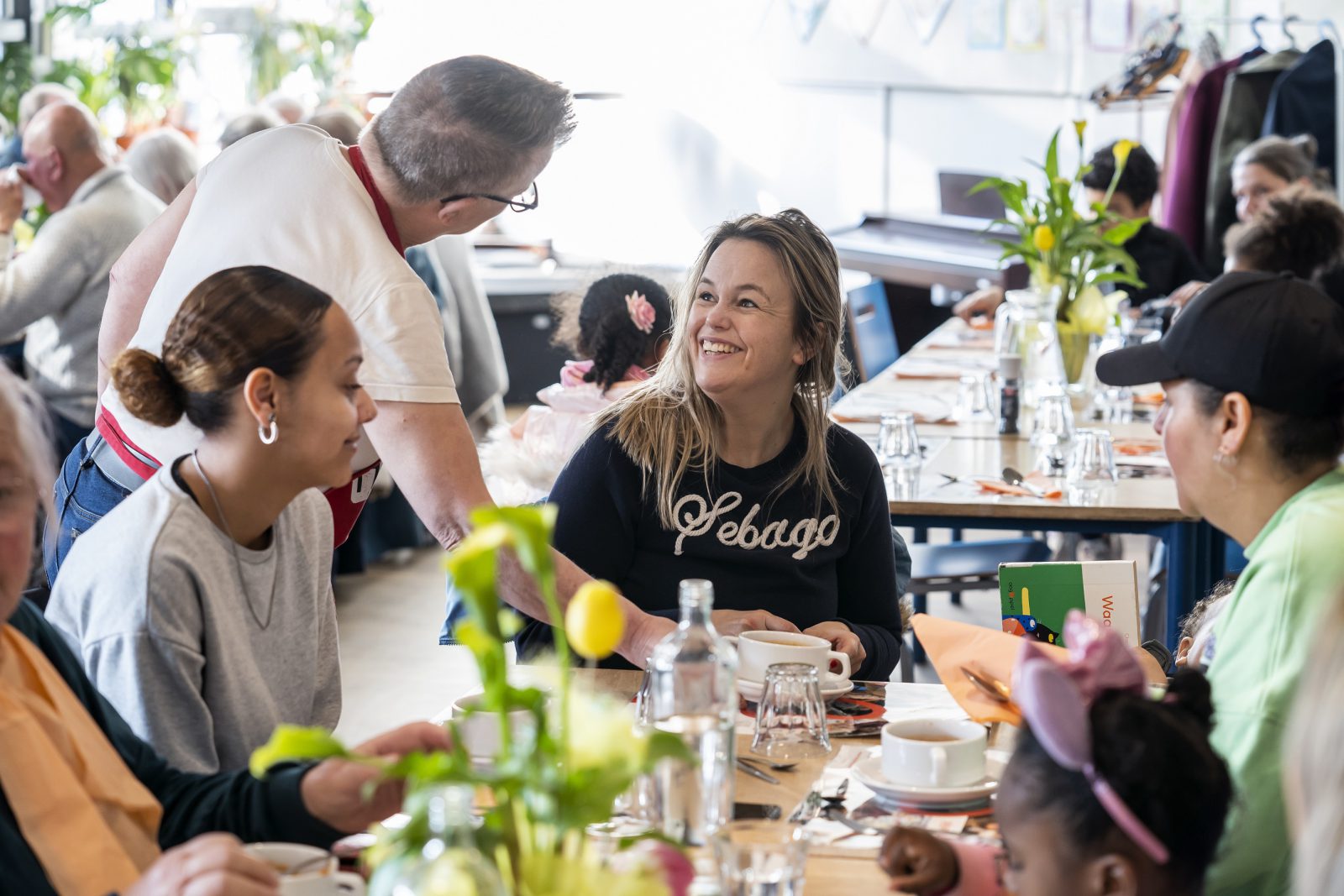 Week tegen Eenzaamheid: meld je aan voor de feestelijke buurtdiners bij Resto VanHarte