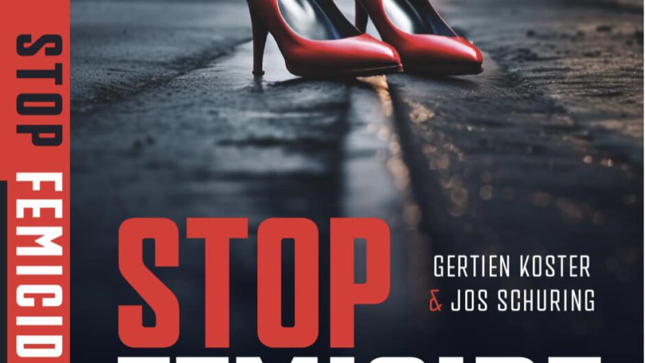 Stop Femicide, rode hakken als protest