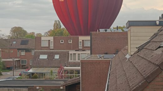 Luchtballon in problemen in Heerhugowaard