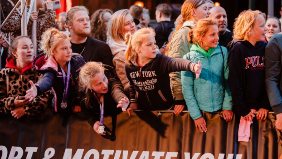 Alkmaar City Run by night viert swingend 10-jarig jubileum