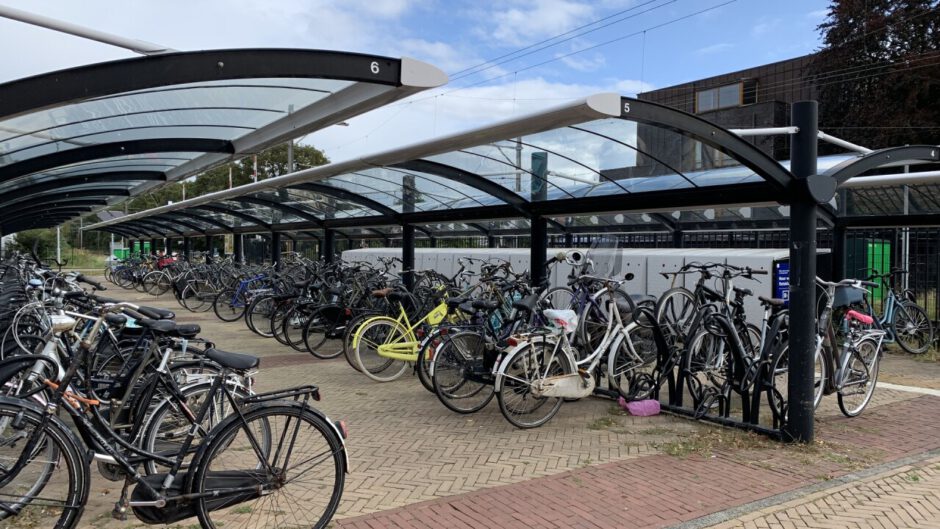 Vandaag plaatsing camera bij fietsenstalling station Heiloo