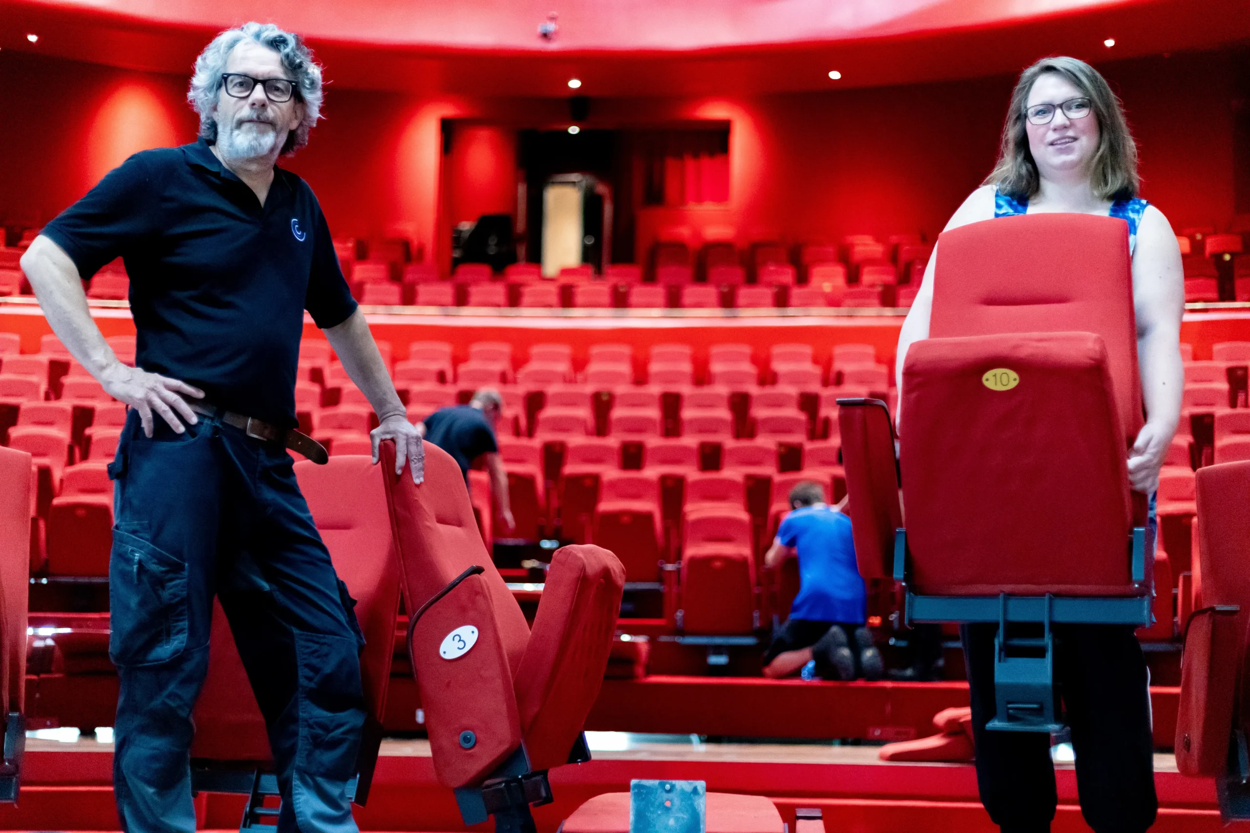 Nieuwe theaterstoelen in Rodi Media zaal van Cool kunst en cultuur