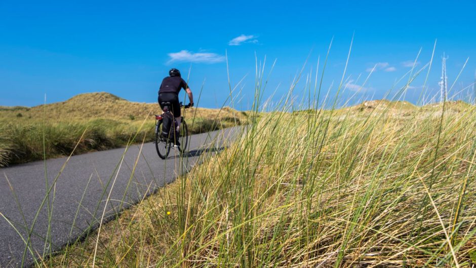 Fietstocht door duinlandschap Noord-Holland