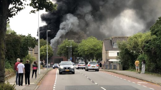 Zeer grote brand in winkel bij Europaboulevard in de Mare