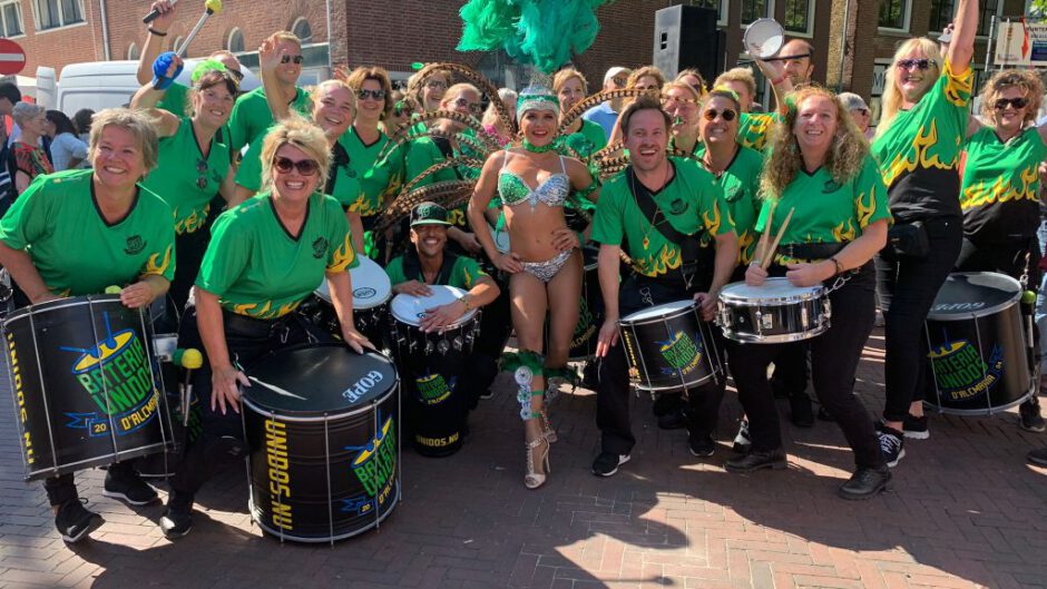 Bateria Unidos d'Alcmaria viert 20-jarig bestaan met groot sambafestival in Vrij Zijn Theater