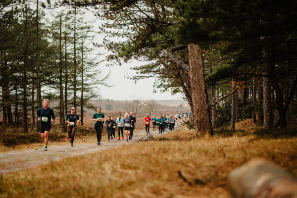 Mizuno verlengt samenwerking met Groet uit Schoorl Run