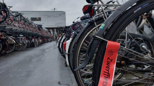 Gestickerde wrak- en weesfietsen worden bij station en kermisgebied opgehaald