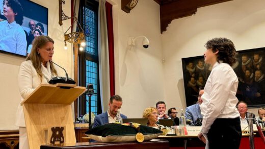 De 11-jarige Othman Otay officieel geïnstalleerd als kinderburgemeester van Alkmaar