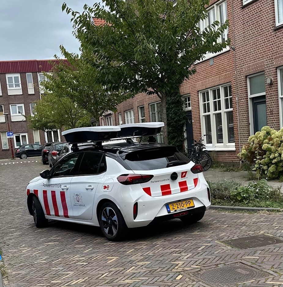 De scanauto rijdt door Alkmaar