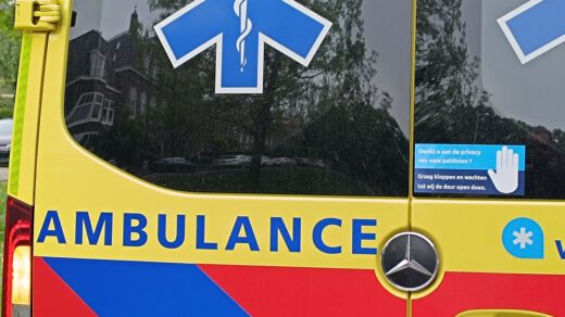 Ongeval tussen voetganger en fietser op rotonde Laan van Bath in Alkmaar