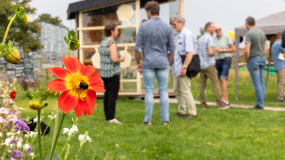 Officiële opening bijenhuis Museum BroekerVeiling