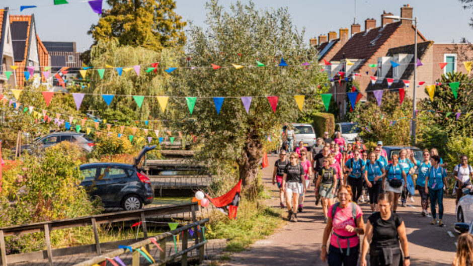 Zomerse 20e Pink Ribbon Dam tot Dam Wandeltocht gezellig en geslaagd