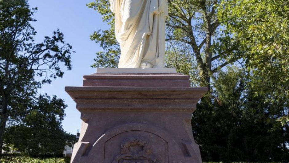 Victoriemonument in Alkmaar voorzien van nieuwe verflaag