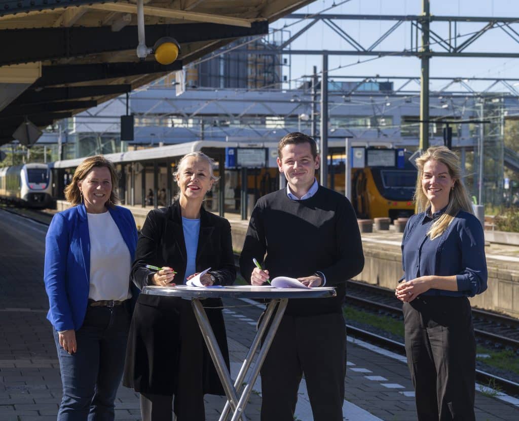 Primeur: Nachttrein tussen Alkmaar en Amsterdam 