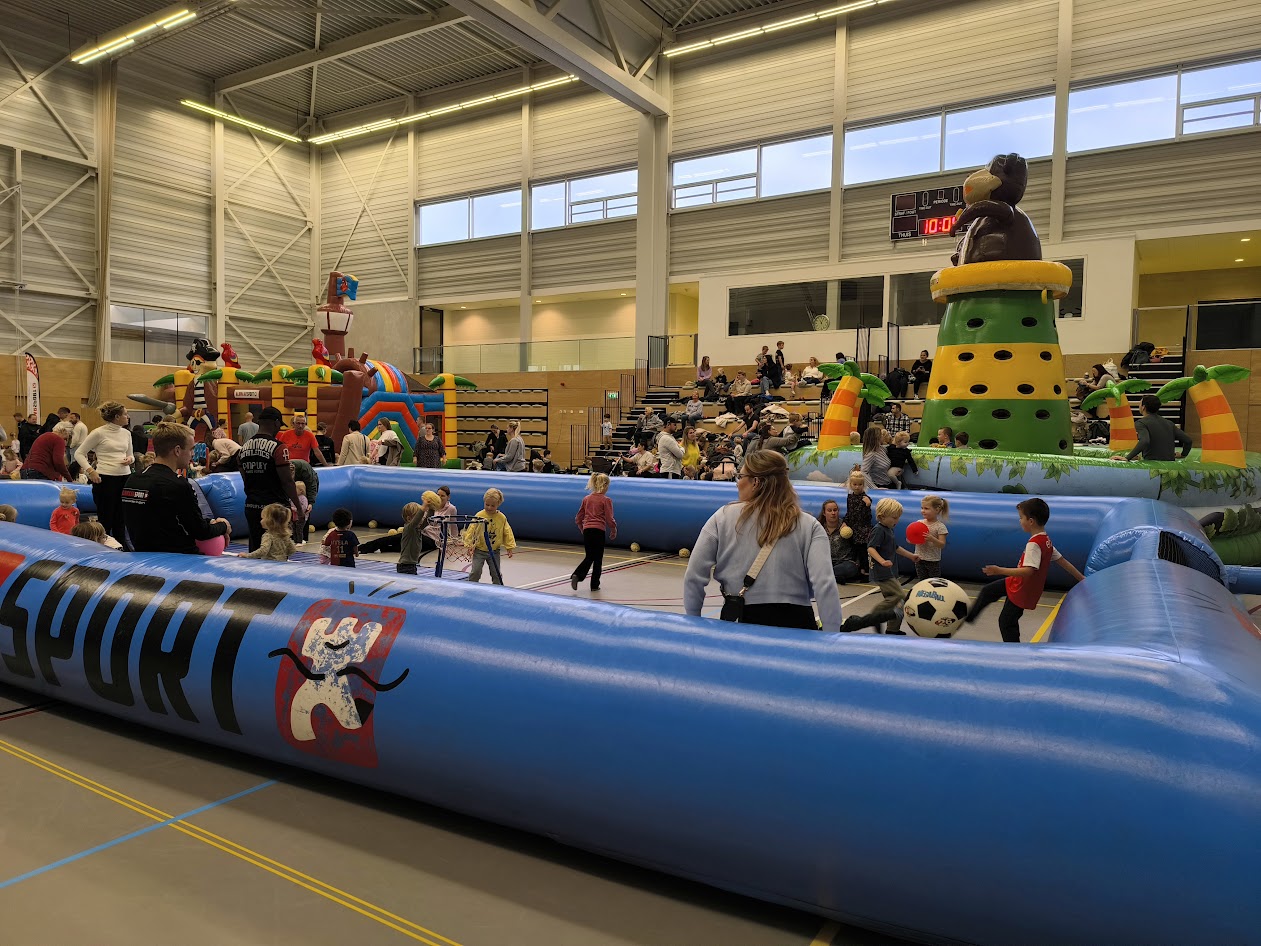 Druk bezochte open dag in sportcomplex De Meent