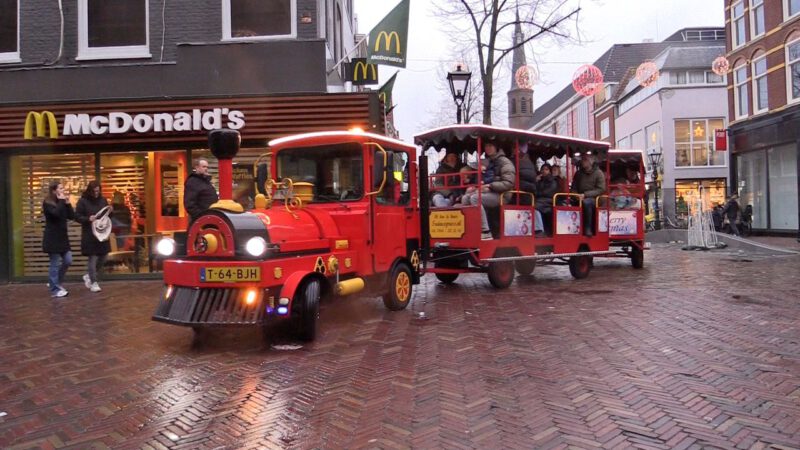 De natte dagen voor Kerst in de binnenstad van Alkmaar