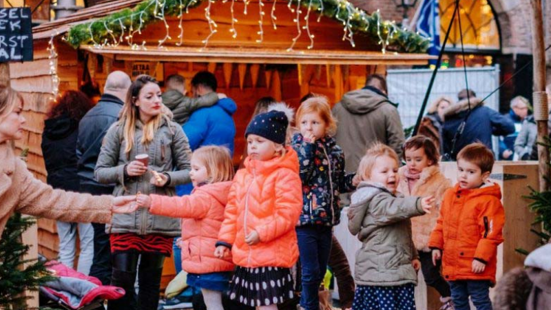 Hele Waagplein wordt weer omgetoverd tot een sfeervolle kerstmarkt