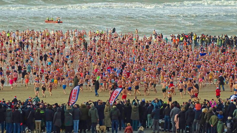 Egmondse Nieuwjaarsduik afgelast door harde wind