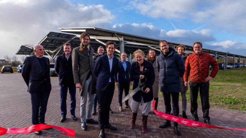 Hoorne Vastgoed en Vomar Voordeelmarkt openen Solar Carport bij distributiecentrum Alkmaar