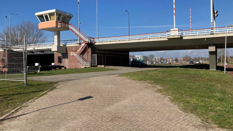 Huiswaarderbrug draait weer op volle kracht