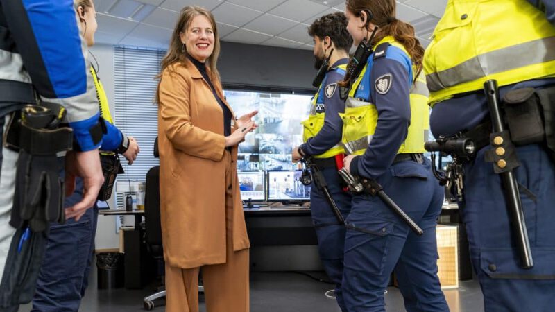 BOA’s dragen vanaf nu in Alkmaar korte wapenstok