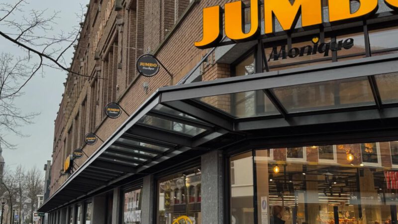 Jumbo Monique en Kunstuitleen Alkmaar starten samenwerking met kunst in de etalage